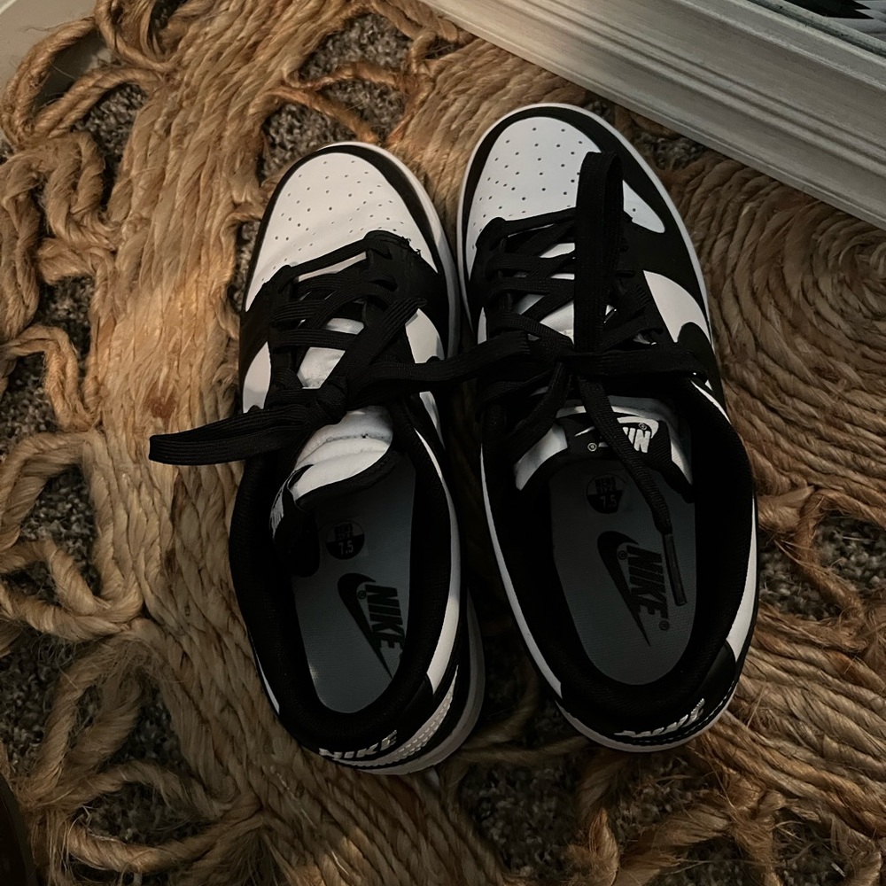 Nike dunks - Picture 2 of 5